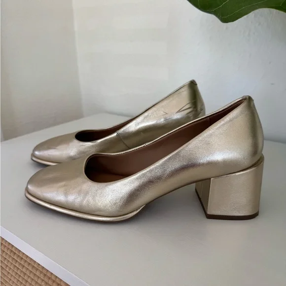 Aerosoles “Alae” Block Heel Round Toe Pumps - Picture 2 of 10